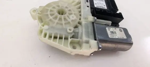 Volkswagen Golf VI Front door window regulator motor 5K0959793
