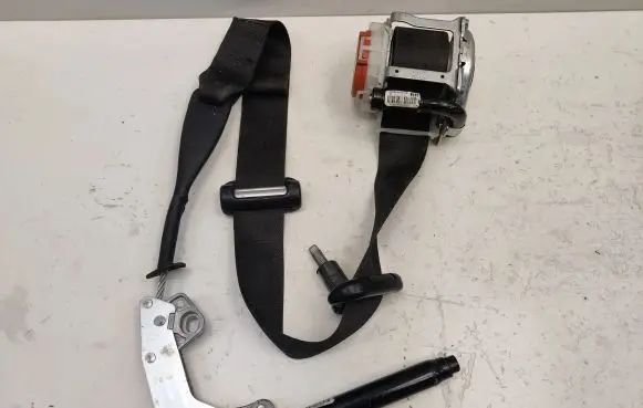 Ford Mustang VI Front seatbelt FR3B63612D64AF3ZHE