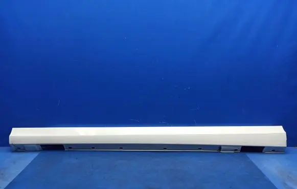 Mercedes-Benz C W204 Sill A2046900340