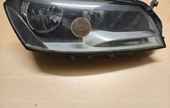 Volkswagen PASSAT B7 Headlight/headlamp 90003375