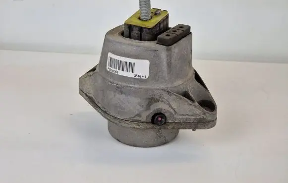 Chevrolet Camaro Engine mount bracket P23340399