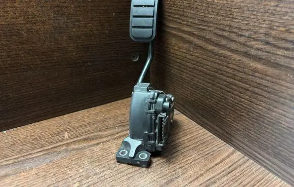 Renault Master II Accelerator throttle pedal 7700314525 6PV00811904