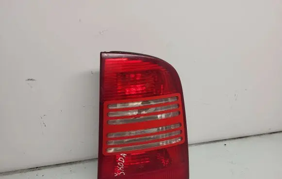 Skoda Octavia Mk1 (1U) Rear/tail lights 1U9945112 109946112
