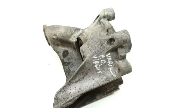 Honda CR-V Engine mount bracket