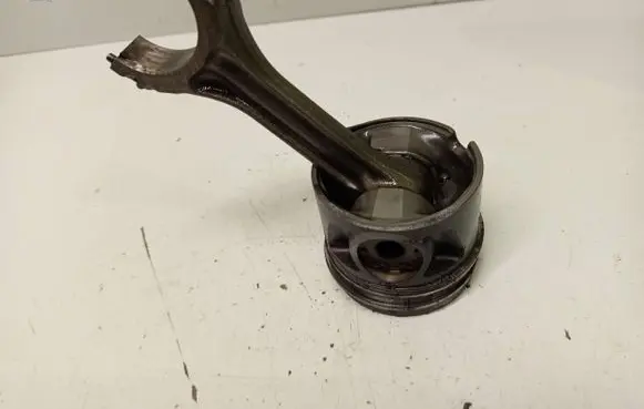Volvo 850 Piston with connecting rod