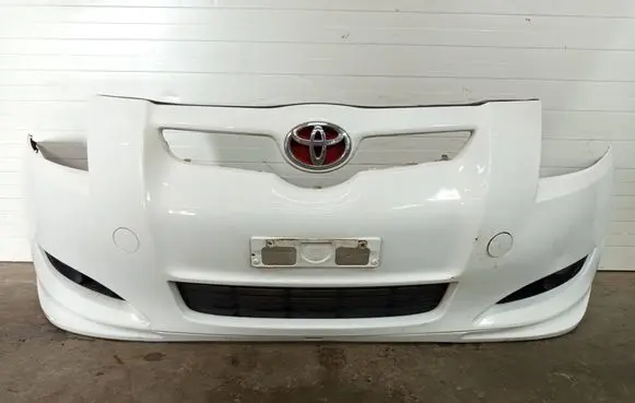 Toyota Auris 150 Front bumper ZDERZE15TTE