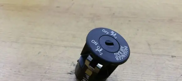 Passenger airbag on/off switch