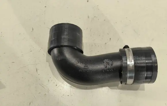 Volvo XC60 Intercooler hose/pipe 31431109