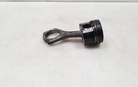 Subaru Outback Piston with connecting rod