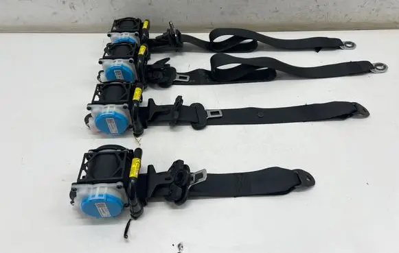 Toyota Yaris XP210 Set of seat belts 73360K0010 0589P1000146 50AI0472VV