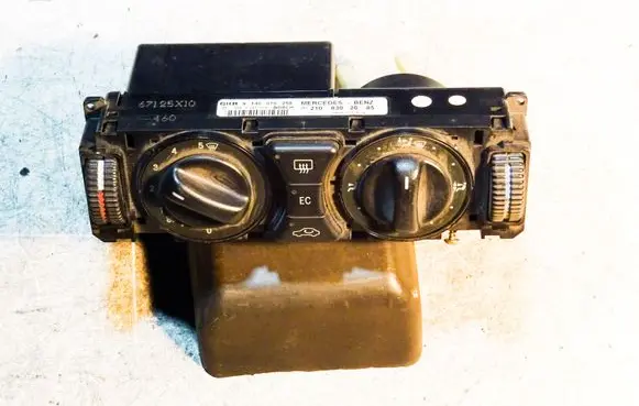 Mercedes-Benz E W210 Climate control unit 2108302085