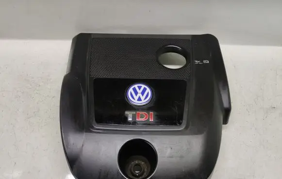 Volkswagen Golf IV Engine cover (trim)