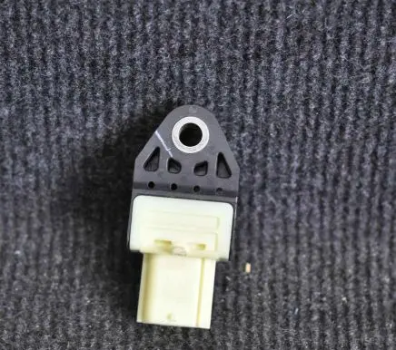 Toyota RAV 4 (XA30) Airbag deployment crash/impact sensor 8983133020