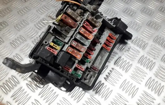 Peugeot 206 Fuse box set 6928024480 34758480