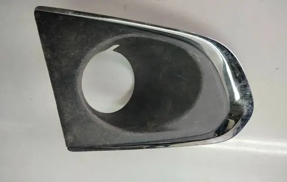 Chevrolet Trax Front fog light trim/grill 95015922