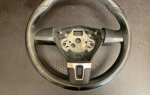Volkswagen PASSAT CC Steering wheel 3063749