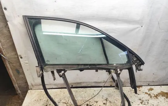 Audi A4 S4 B6 8E 8H Front door window/glass frame 