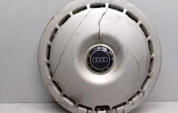 Audi A6 S6 C5 4B R15 wheel hub/cap/trim 4A0601147