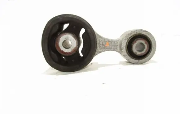 Honda CR-V Engine mount bracket