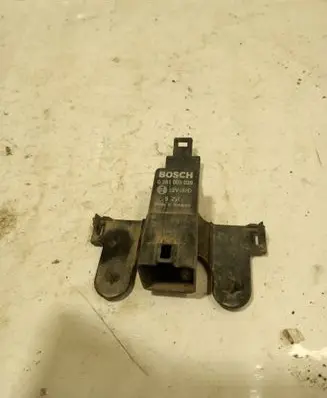 Volkswagen Crafter Glow plug pre-heat relay 0281003028