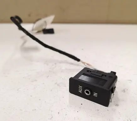 BMW 3 E90 E91 AUX in-socket connector 61316930561 9172021