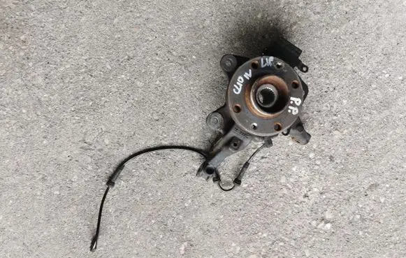 Renault Clio IV Front wheel hub spindle knuckle