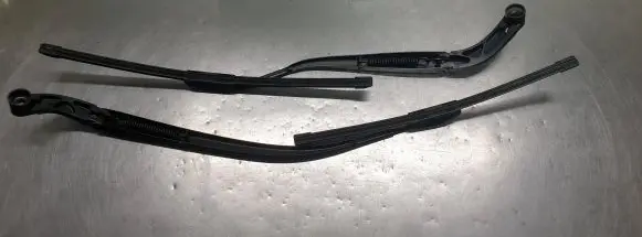 Mazda CX-3 Front wiper blade arm 24432
