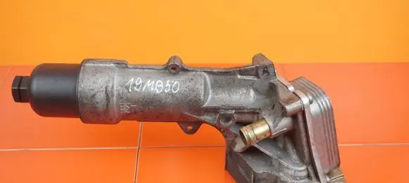 Mercedes-Benz C AMG W204 Oil filter mounting bracket A2711801310 19MB50