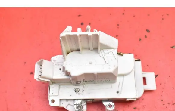 Ford Mondeo Mk III Front door lock XS41A21813DE