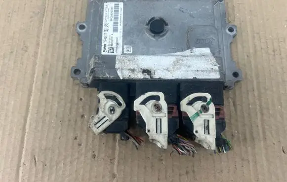Peugeot 2008 I Engine control unit/module 9805895780 V29035181A 131540711