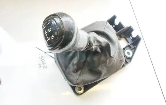Mitsubishi Carisma Gear shifter/selector mr912006