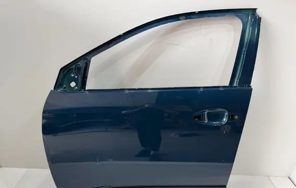 Peugeot 5008 II Front door 