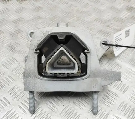 Opel Mokka B Engine mount bracket 9826551380