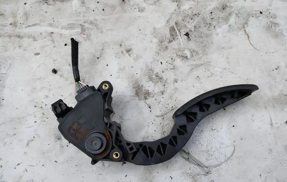 Renault Fluence Accelerator throttle pedal bracket 180100024R