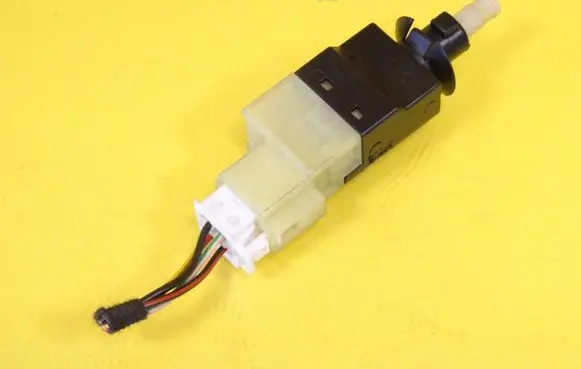 Mercedes-Benz B W245 Brake pedal sensor switch A0015454409