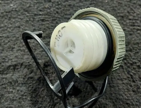 Mazda 323 F Fuel tank filler cap 
