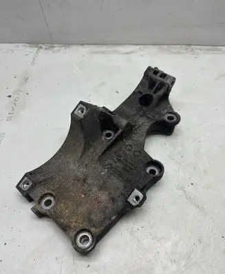 Volkswagen PASSAT B6 Generator/alternator bracket 038903143AF