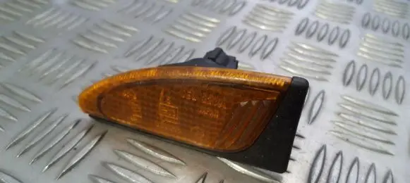 Subaru Legacy Front fender indicator light 010058 220902