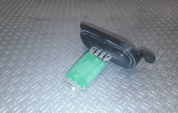 Volkswagen Transporter - Caravelle T5 Heater blower motor/fan resistor 