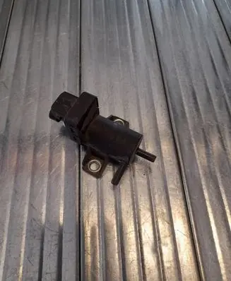 Nissan X-Trail T31 Vacuum valve 8200762597