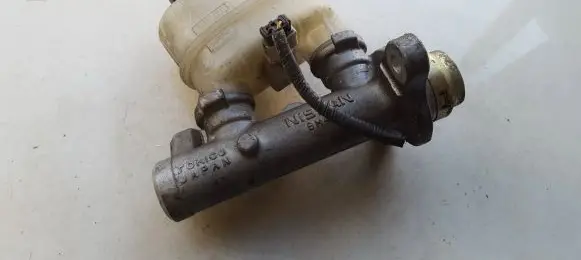 Nissan Maxima Master brake cylinder