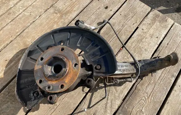 Volkswagen Touareg II Front wheel hub 7E0407246A