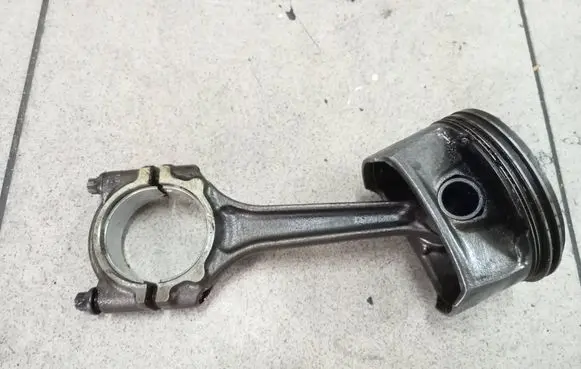 Opel Astra H Piston with connecting rod 16XEP