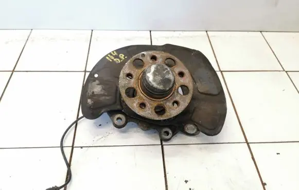 Mercedes-Benz E W212 Front wheel hub A2124201244 A2125400217