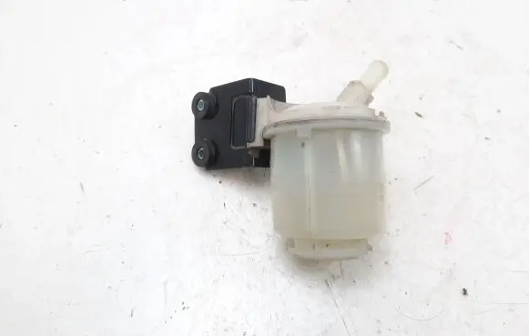 Toyota Hilux (AN120, AN130) Power steering fluid tank/reservoir