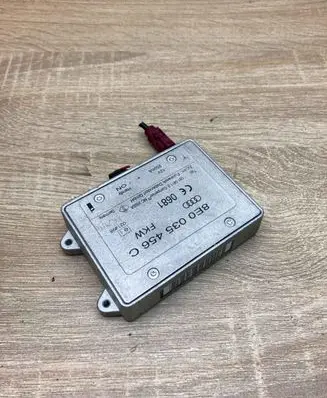 Audi A8 S8 D3 4E Aerial antenna amplifier 8E0035456C WithPlug