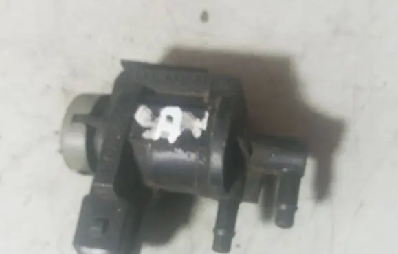 Audi A4 S4 B7 8E 8H Turbo solenoid valve 1J0906283A