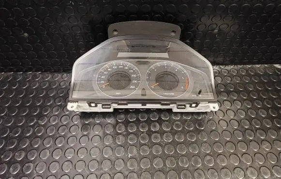 Volvo V70 Speedometer (instrument cluster) 31254535AA 36000411 69199660U