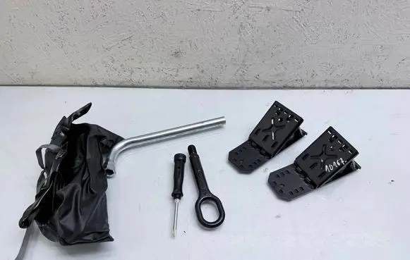 Volkswagen Tiguan Tool set 7L0860321A 4D0012219A 1T0805615A