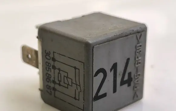 Audi A4 S4 B5 8D Other relay 443951253K
